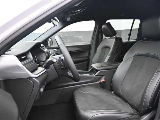 new 2025 Jeep Grand Cherokee car, priced at $38,025