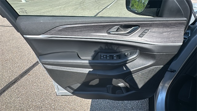 new 2025 Jeep Grand Cherokee L car, priced at $48,215