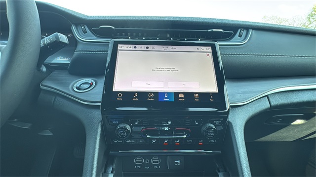 new 2025 Jeep Grand Cherokee L car, priced at $48,215