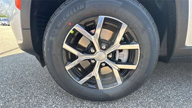 new 2025 Jeep Grand Cherokee L car, priced at $48,215