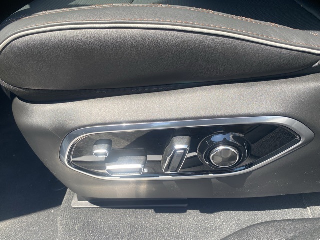 new 2025 Jeep Grand Cherokee car, priced at $52,050