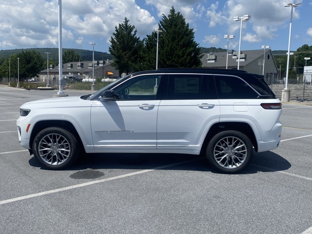 new 2025 Jeep Grand Cherokee car, priced at $52,050