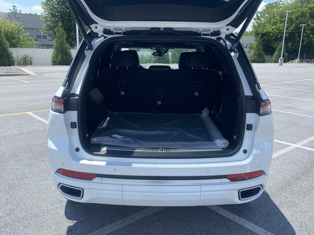 new 2025 Jeep Grand Cherokee car, priced at $52,050