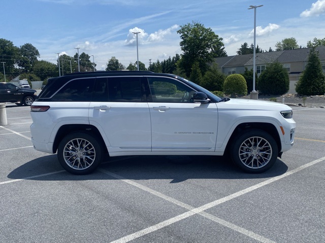 new 2025 Jeep Grand Cherokee car, priced at $52,050