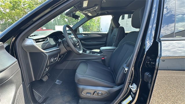 new 2025 Jeep Grand Cherokee L car, priced at $44,565