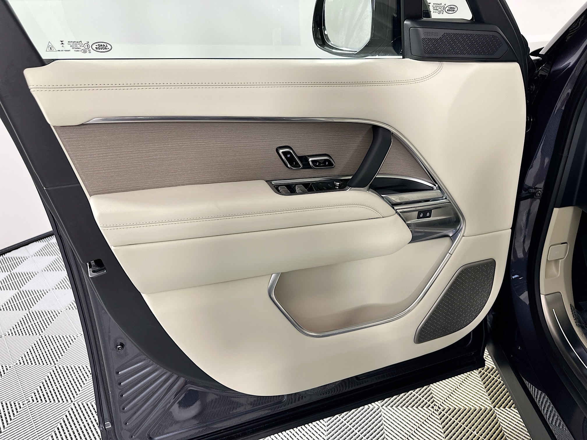 new 2025 Land Rover Range Rover car, priced at $184,480