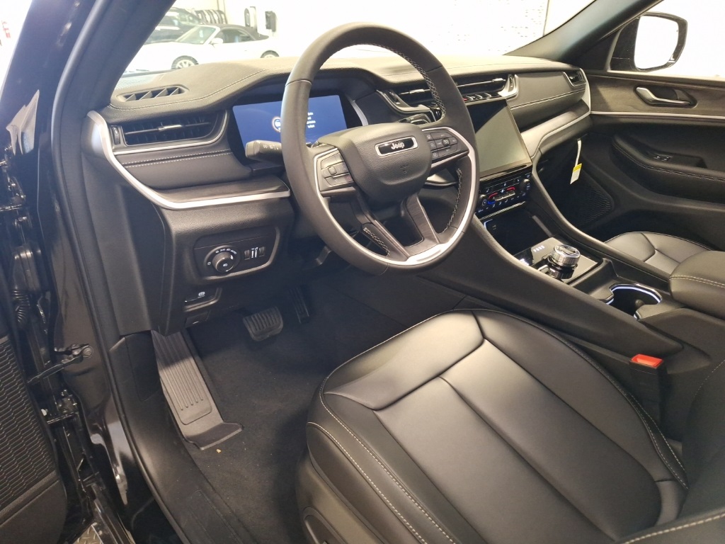 new 2025 Jeep Grand Cherokee L car, priced at $52,335
