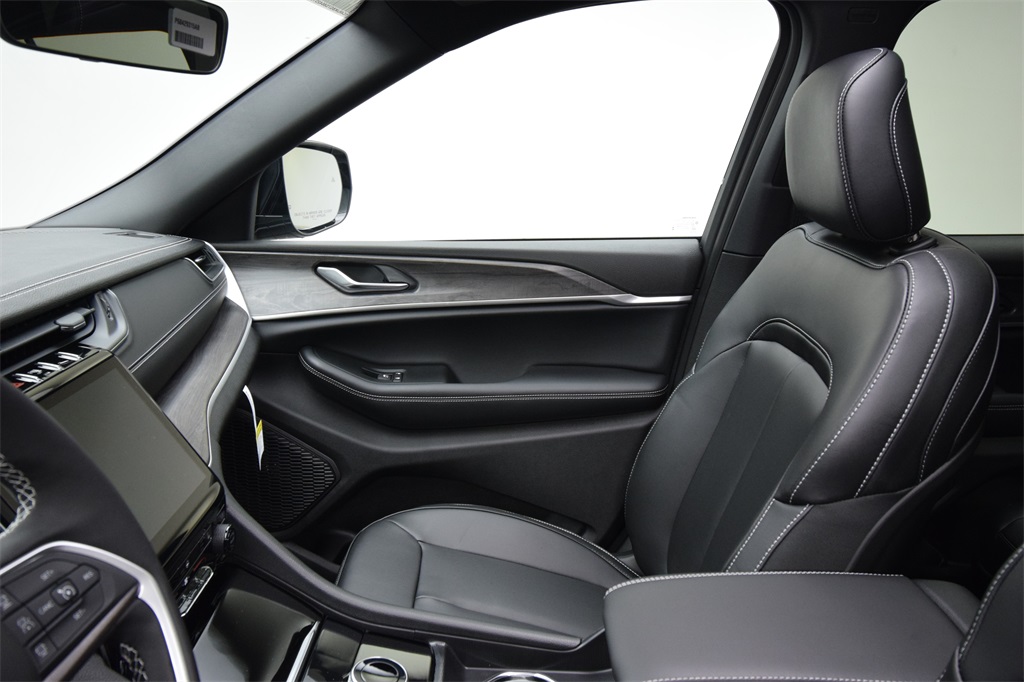 new 2025 Jeep Grand Cherokee L car, priced at $50,634