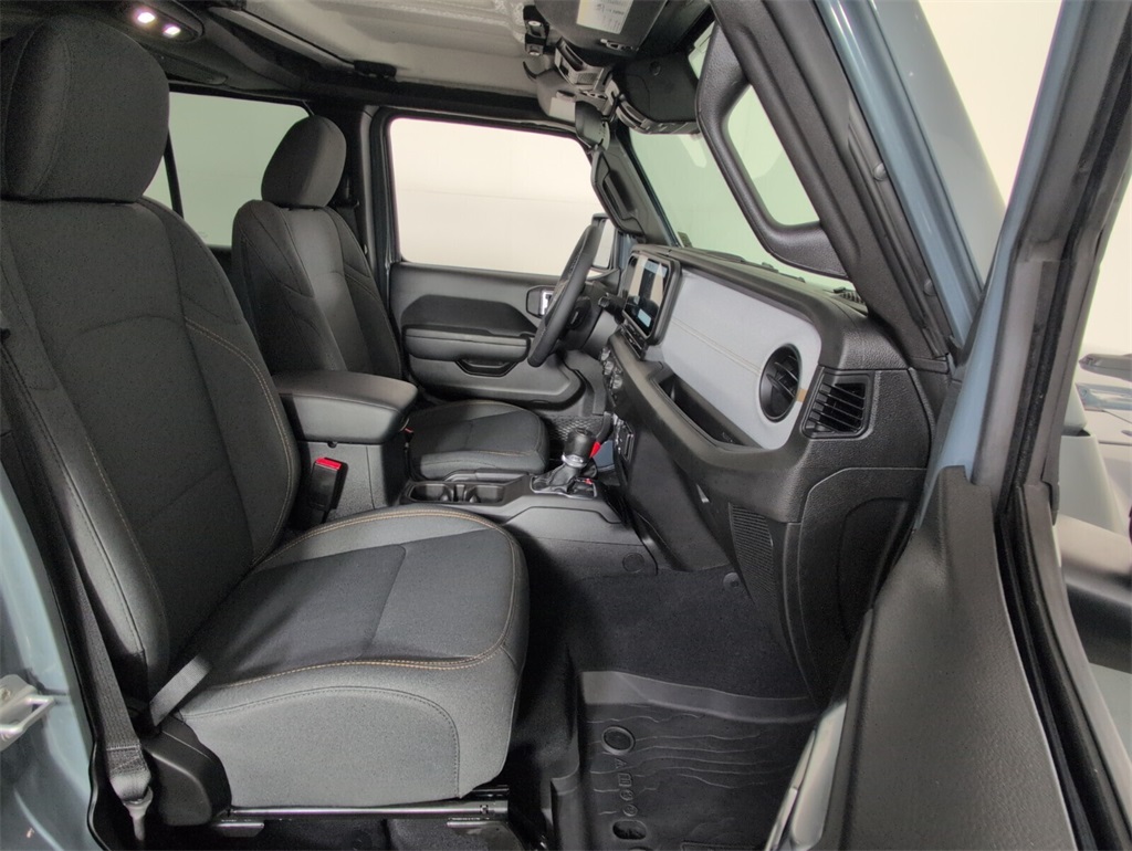 used 2025 Jeep Gladiator car, priced at $39,000