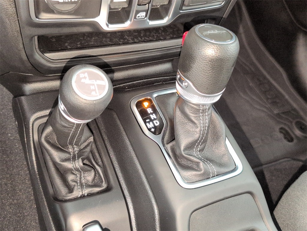 used 2025 Jeep Gladiator car, priced at $39,000