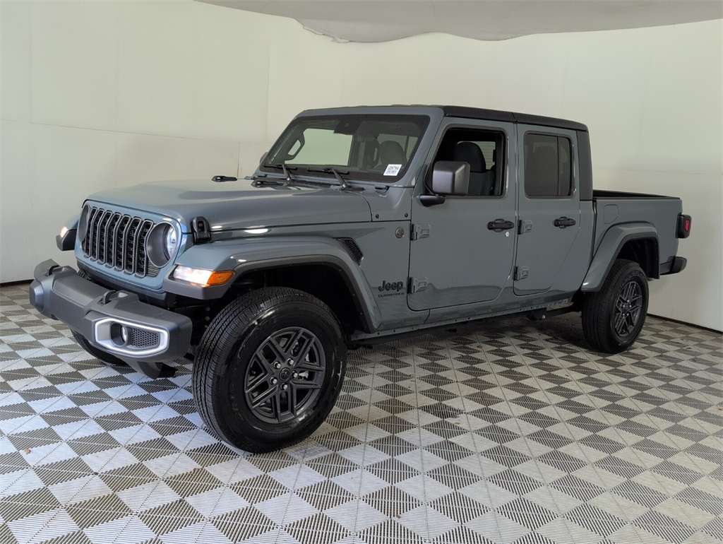 used 2025 Jeep Gladiator car, priced at $39,000