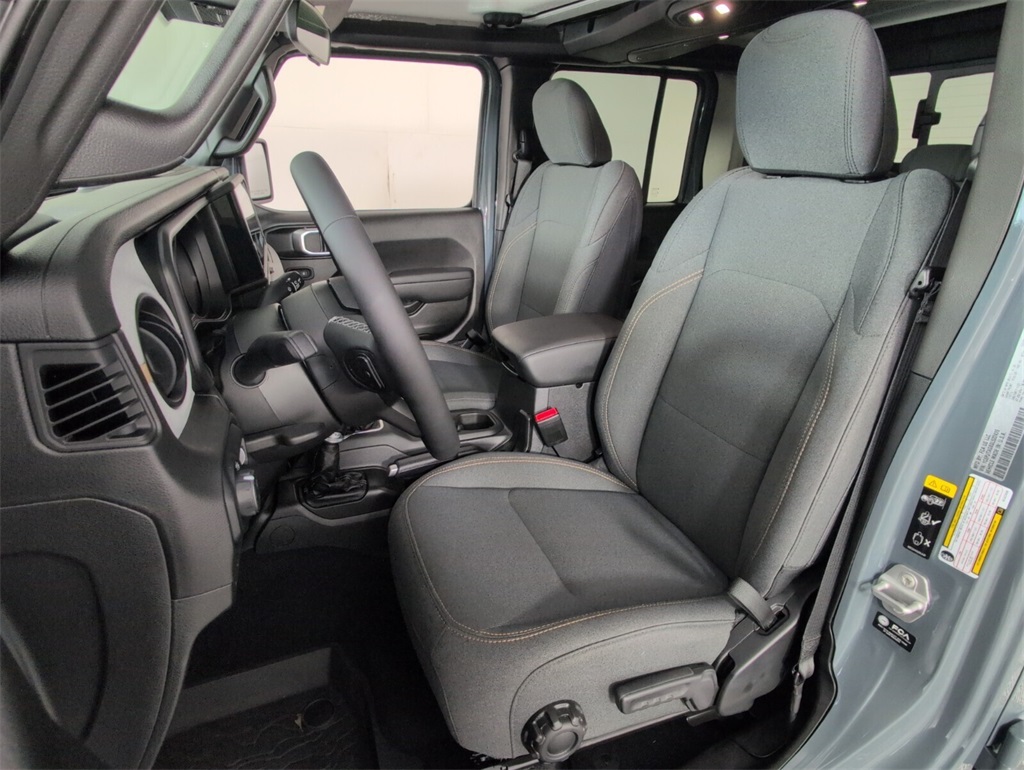 used 2025 Jeep Gladiator car, priced at $39,000