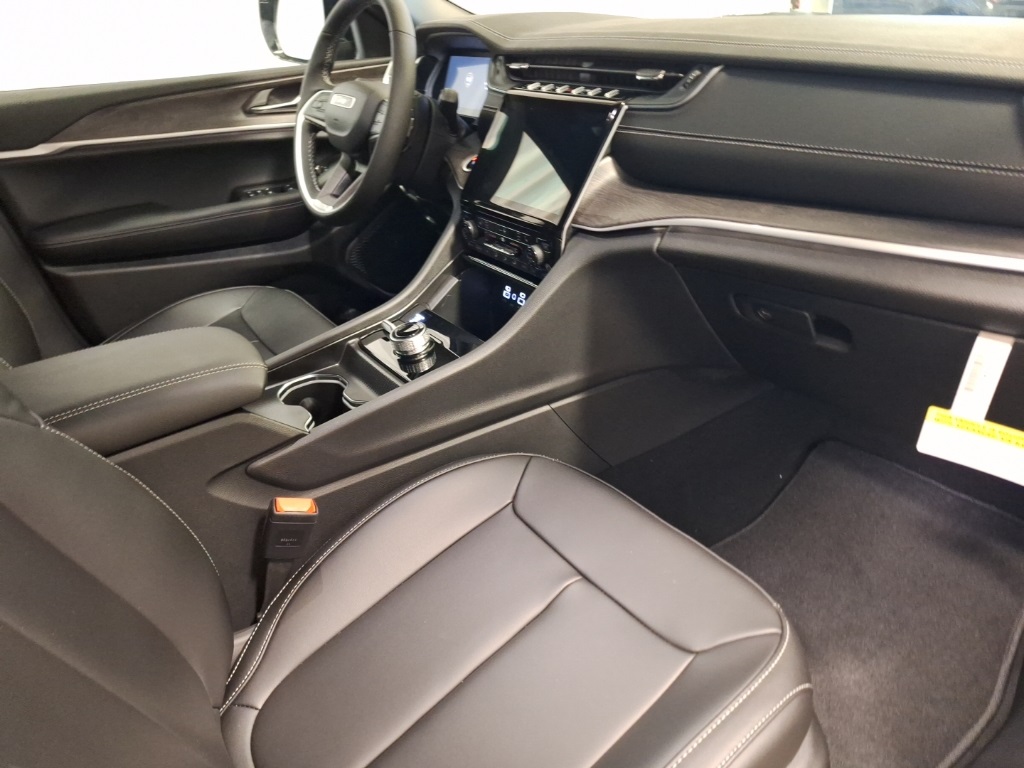new 2025 Jeep Grand Cherokee car, priced at $43,631