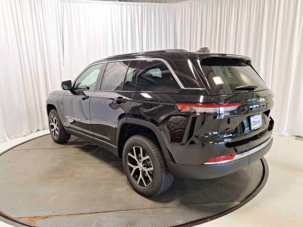new 2025 Jeep Grand Cherokee car, priced at $43,631