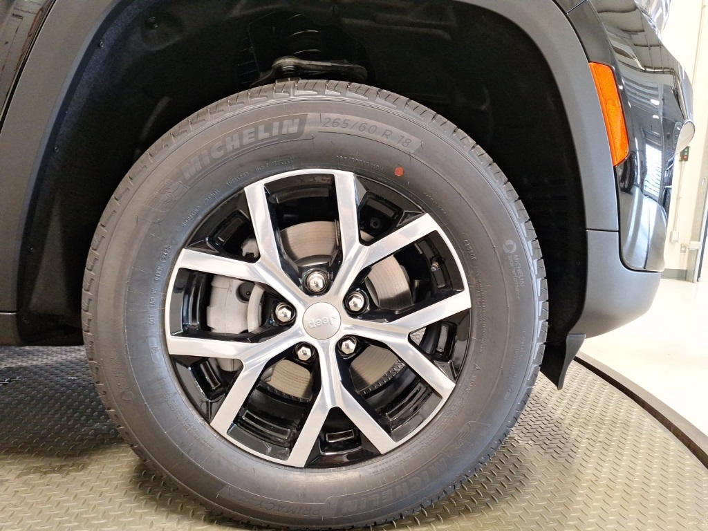 new 2025 Jeep Grand Cherokee car, priced at $43,631