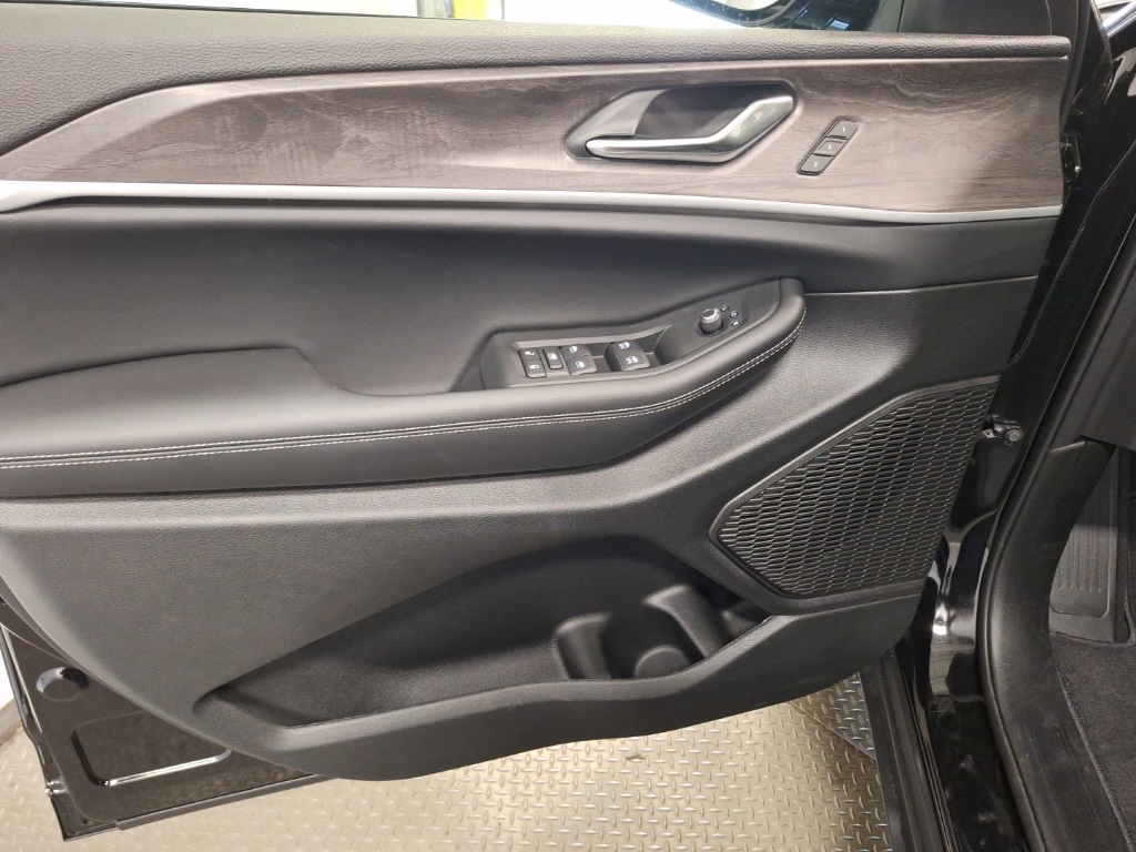 new 2025 Jeep Grand Cherokee car, priced at $43,631
