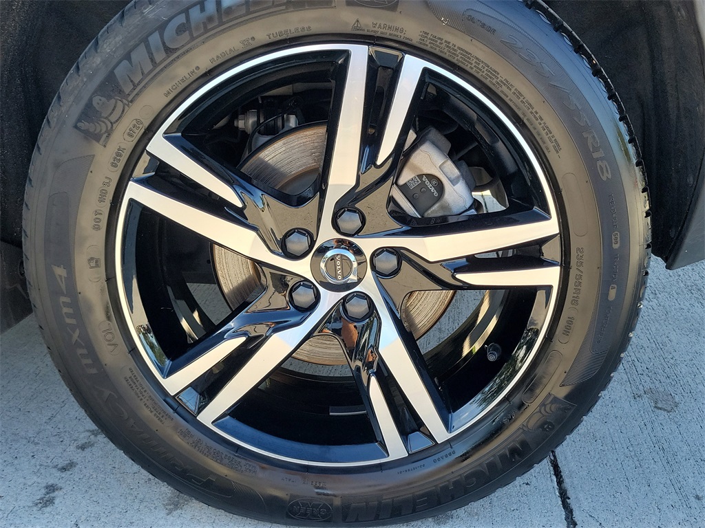 used 2025 Volvo XC40 car, priced at $29,995