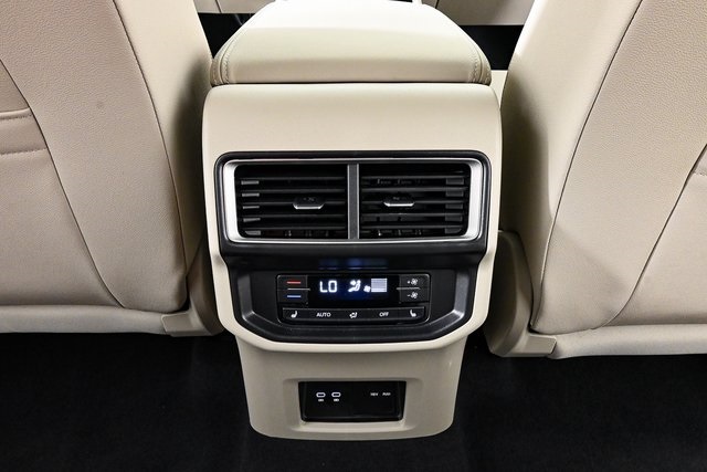 new 2025 Volkswagen Atlas car, priced at $58,399