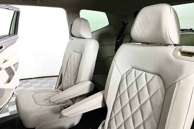 new 2025 Volkswagen Atlas car, priced at $58,399