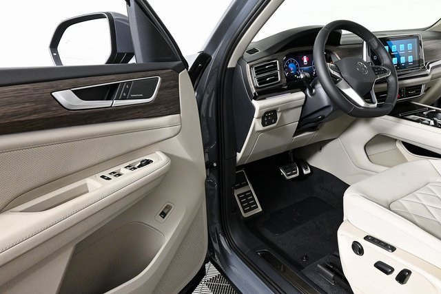 new 2025 Volkswagen Atlas car, priced at $58,399
