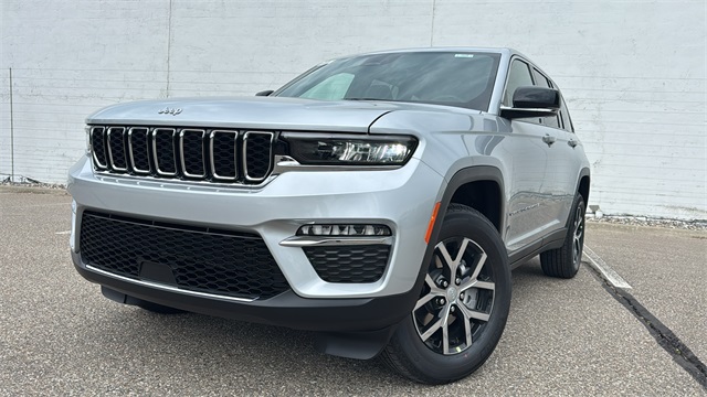 new 2025 Jeep Grand Cherokee car, priced at $45,025