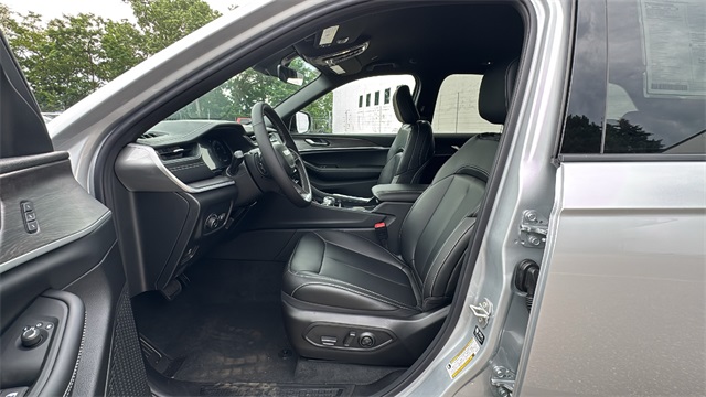 new 2025 Jeep Grand Cherokee car, priced at $45,025