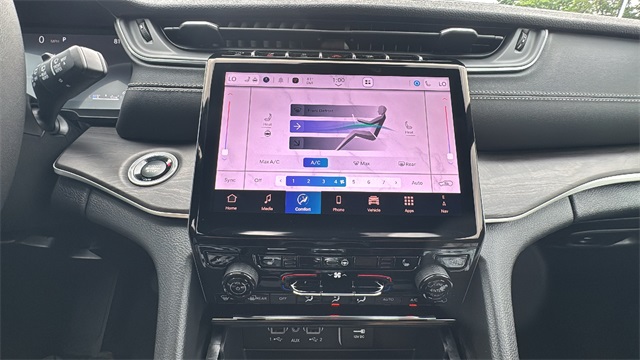 new 2025 Jeep Grand Cherokee car, priced at $45,025
