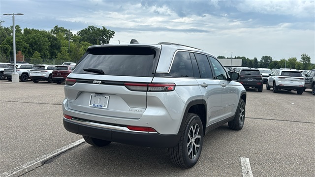 new 2025 Jeep Grand Cherokee car, priced at $45,025