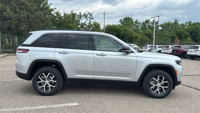 new 2025 Jeep Grand Cherokee car, priced at $45,025