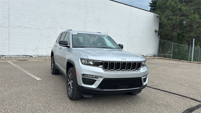 new 2025 Jeep Grand Cherokee car, priced at $45,025