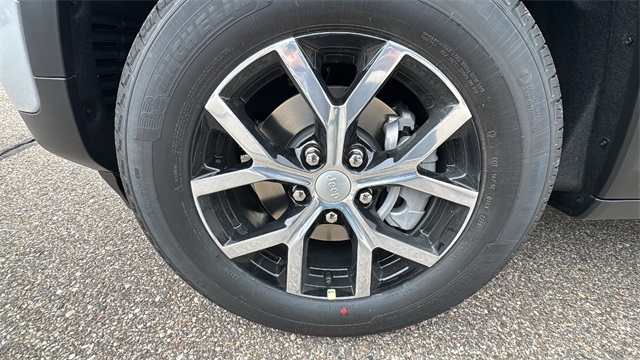 new 2025 Jeep Grand Cherokee car, priced at $45,025