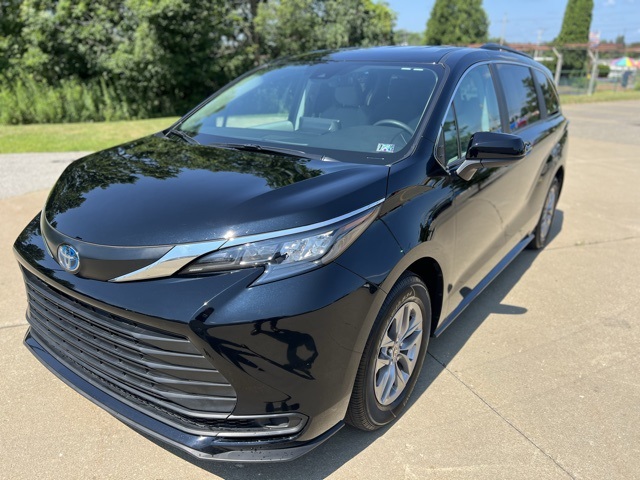 used 2024 Toyota Sienna car, priced at $40,903