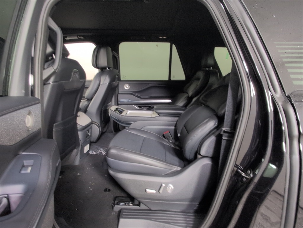 new 2025 Lincoln Navigator L car, priced at $109,052
