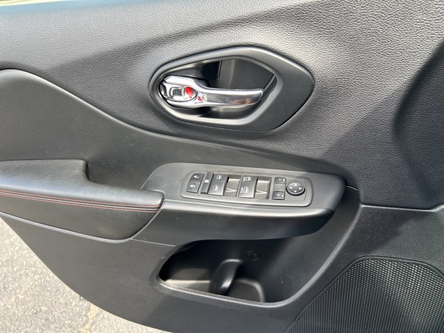 used 2022 Jeep Cherokee car, priced at $28,690