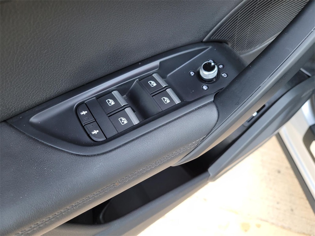 used 2020 Audi Q5 e car, priced at $23,563