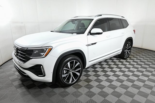 new 2025 Volkswagen Atlas car, priced at $58,399