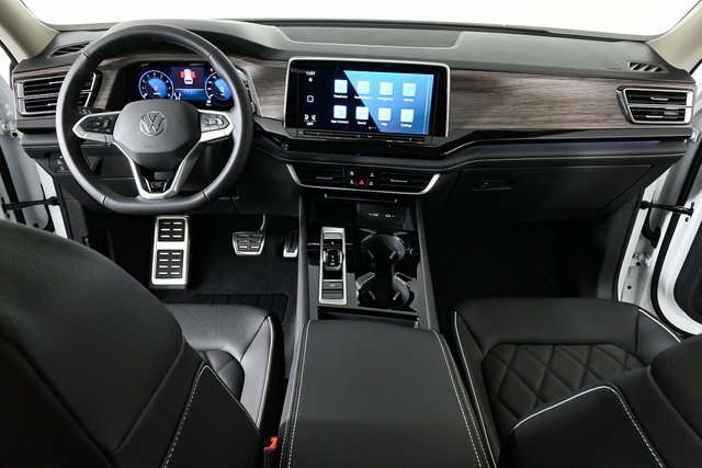 new 2025 Volkswagen Atlas car, priced at $58,399