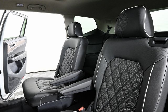 new 2025 Volkswagen Atlas car, priced at $58,399