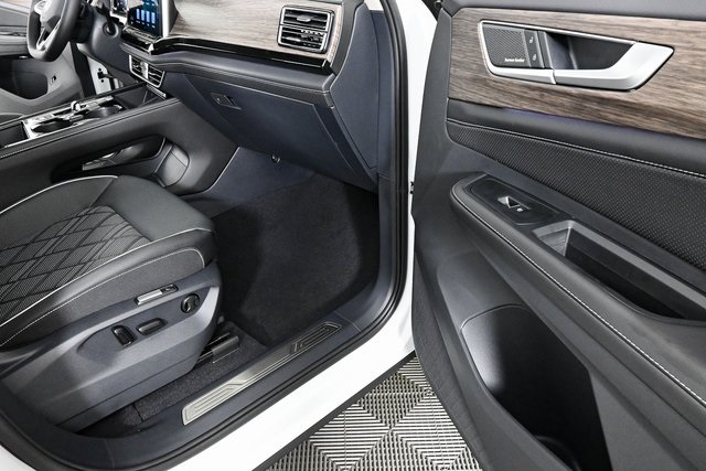 new 2025 Volkswagen Atlas car, priced at $58,399