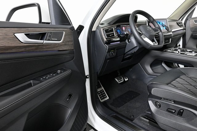 new 2025 Volkswagen Atlas car, priced at $58,399