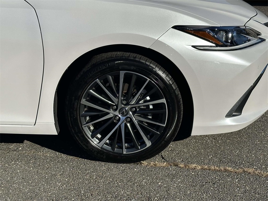 used 2025 Lexus ES car, priced at $45,995
