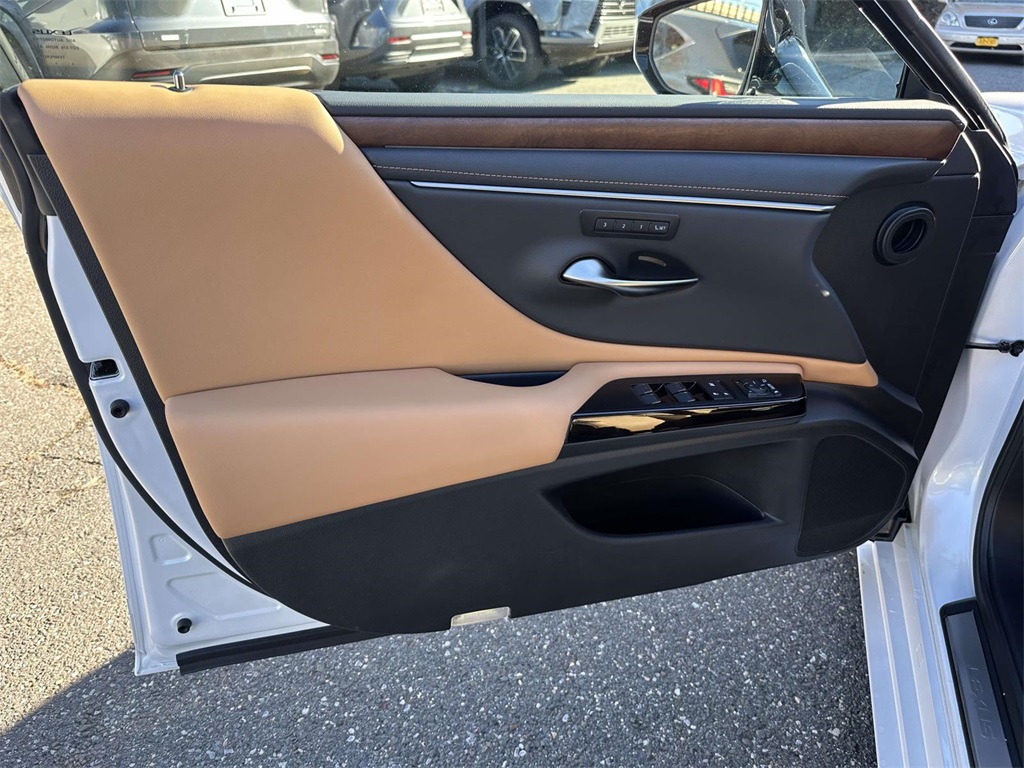 used 2025 Lexus ES car, priced at $45,995