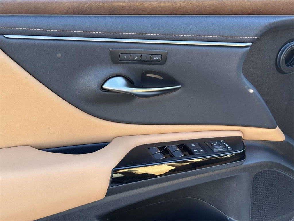 used 2025 Lexus ES car, priced at $45,995