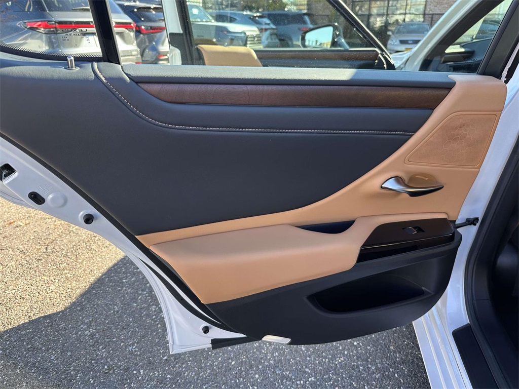 used 2025 Lexus ES car, priced at $45,995