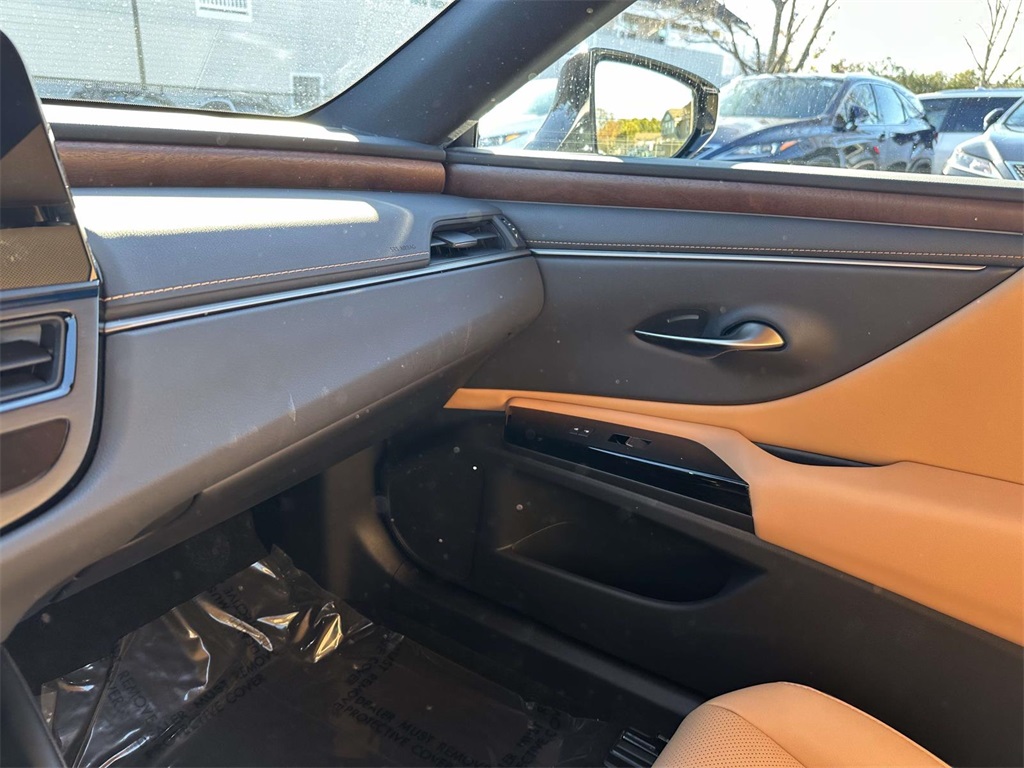used 2025 Lexus ES car, priced at $45,995