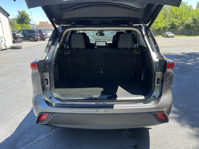 used 2023 Toyota Highlander car, priced at $38,000