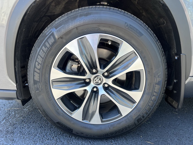 used 2023 Toyota Highlander car, priced at $38,000