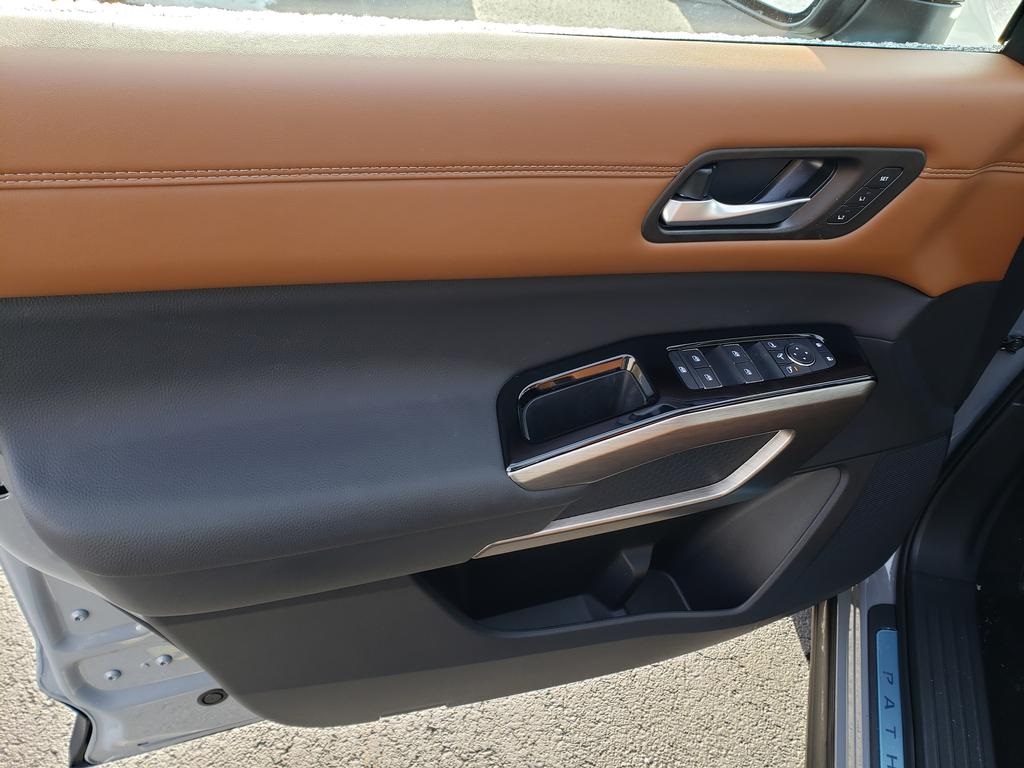 new 2025 Nissan Pathfinder car, priced at $46,618