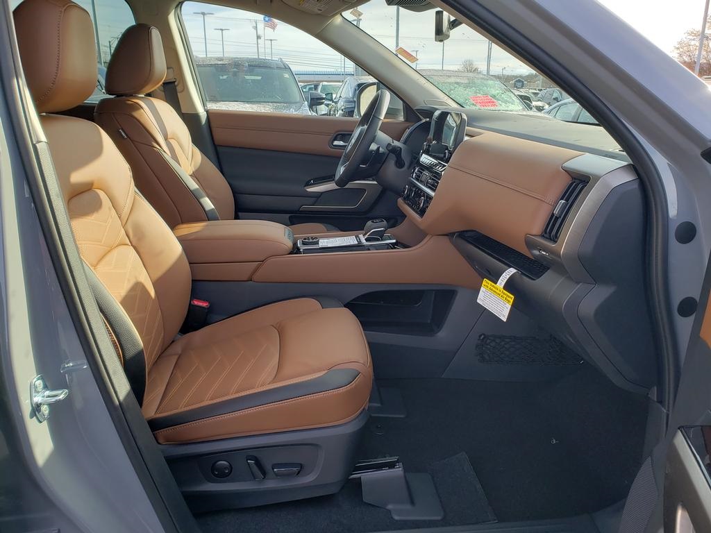 new 2025 Nissan Pathfinder car, priced at $46,618