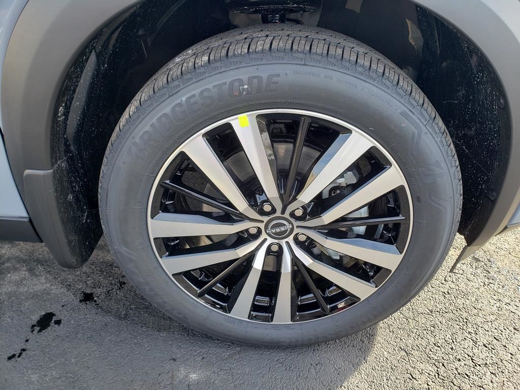 new 2025 Nissan Pathfinder car, priced at $46,618